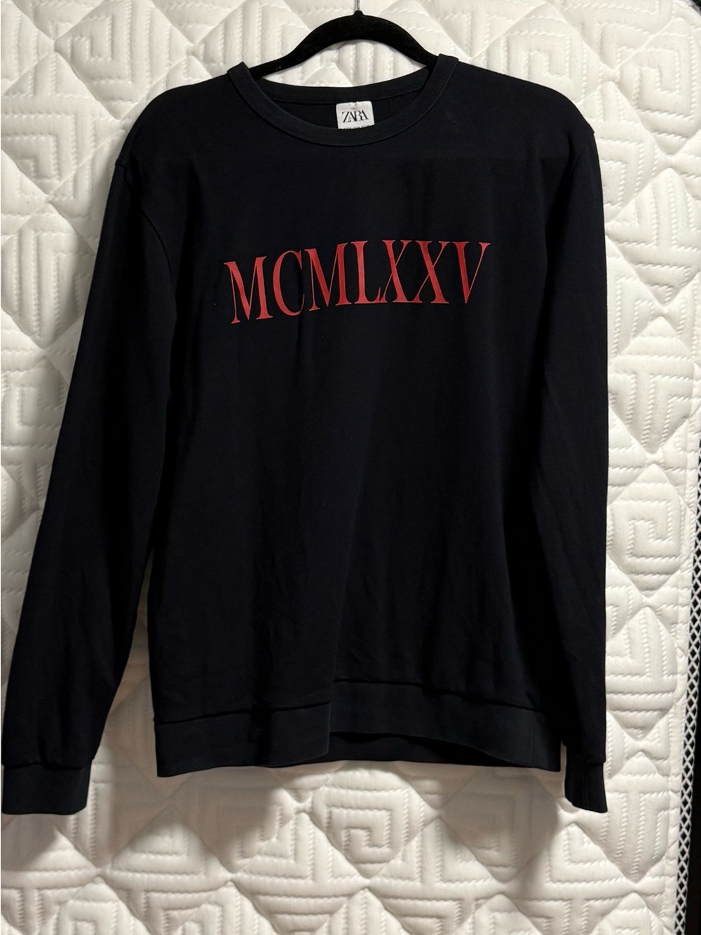 Size M Zara Men’s Black Crewneck Sweater with Red Roman Numeral Print